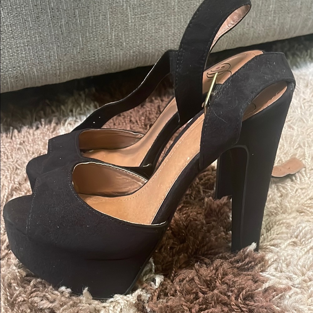 Diva Black Peep-Toe Heels - Picture 3 of 5